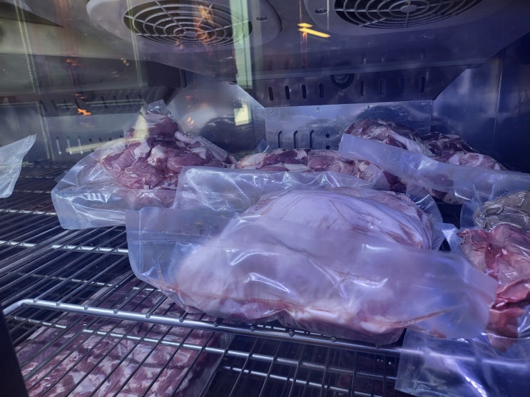 이수역 맛집, 숯불에 직접 구워주는 삼겹살, 그릴진