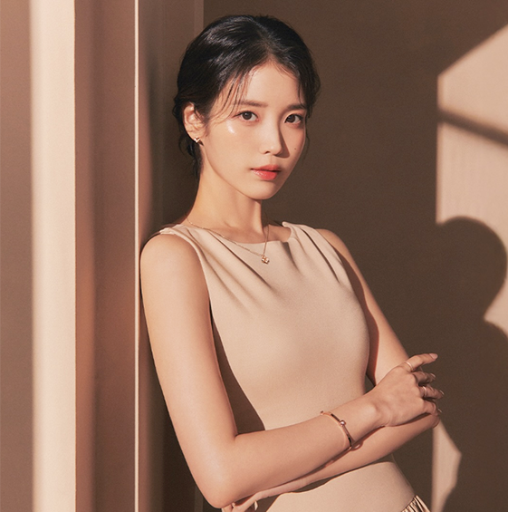  아이유 비주얼 실화? 제이에스티나 화보 전격 공개