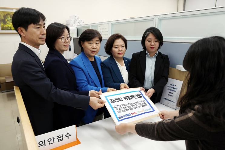 야5당 "윤석열·<b>김건희</b>·명태균·<b>건진법사</b> 국정농단 진상 낱낱이... 