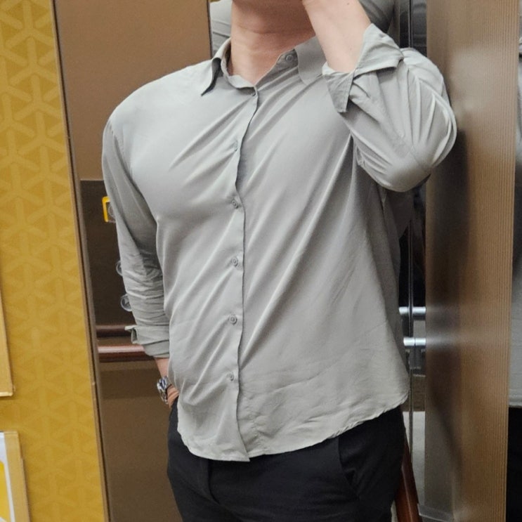 민트색 셔츠로 뽐내는 상큼 스타일링 가이드 민트색 셔츠로 뽐내는 상큼 스타일링 가이드