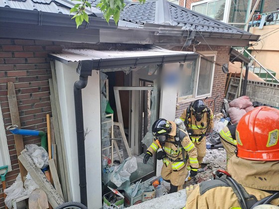 미사영어학원 고물상소식 - <b>강릉</b> 고물상서 박격<b>포탄 폭발</b>