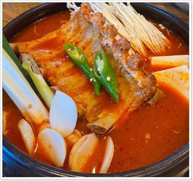 <b>생생정보 묵은지 등갈비찜</b> 석쇠불고기 식당 28년전통 고수의부엌