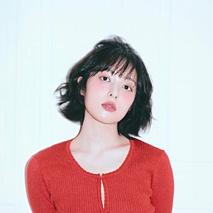 김보라 인스타그램 사복 패션 옷 / 지컷 니트 가디건, 슬리브리스 탑