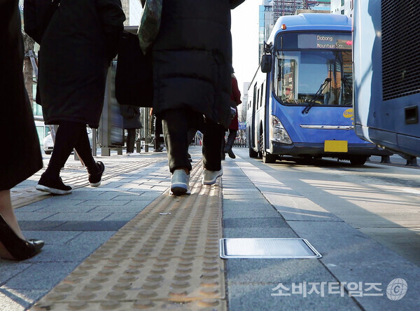 <b>서울 시내버스 노사</b> 막판 <b>협상</b>…결렬 시 30일 파업