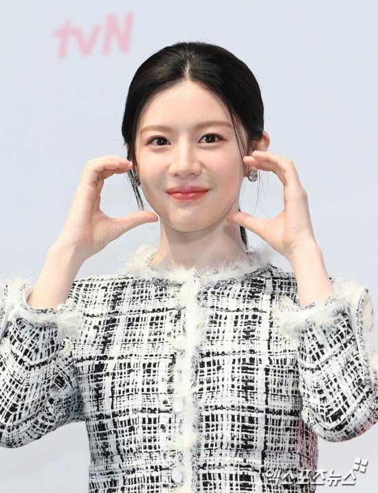  대세 고윤정, '유퀴즈' 첫 예능…폭로 나왔다 "연예인이 덜 됐어"·"초등학교 5학년 같아"