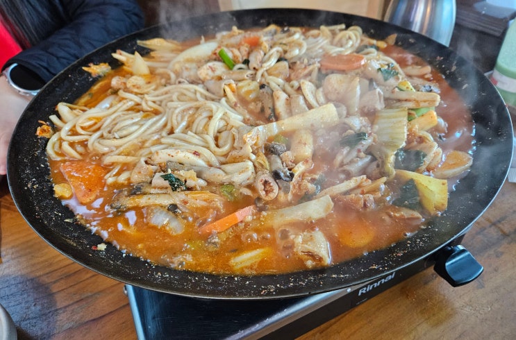  안성에서 모르는 사람이 없다는 곱창전골 맛집 '약수터 식당'