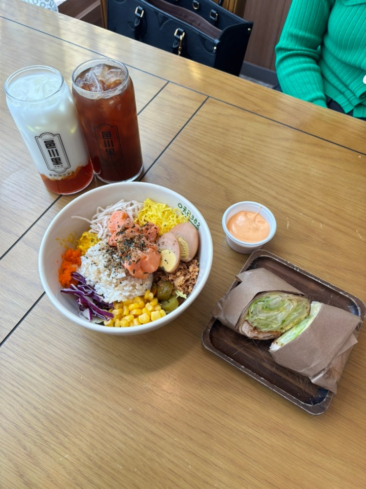  익산 부송동 카페 추천 포케 샌드위치 음료가 맛있는 곳, 읍천리382 익산점