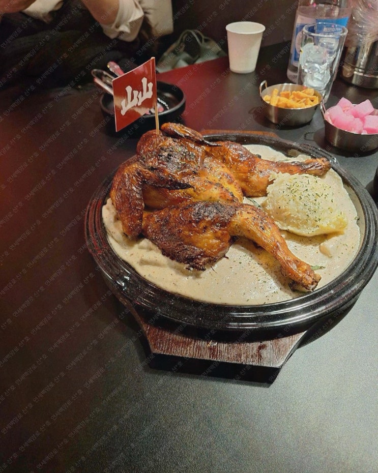  푸짐하고 세련된 신촌맛집, 산산바베큐치킨 신촌본점
