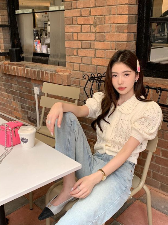  간절기 봄날의 러블리한 여친룩 완성을 도와줄 여성 꽃카라 반팔 가디건 코디 추천