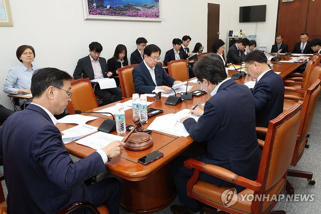  민주, 행안위서 '지역화폐 1조원' 추경안 단독 처리…국힘 퇴장(종합)