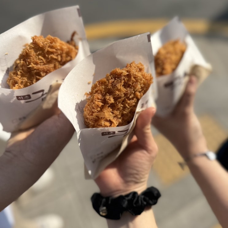  고로케 덕후라면 경복궁역 고로케 맛집 지나가다 줄서서 먹어본 서촌금상고로케 고기야채 고로케 리뷰.