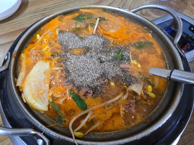  들깨가루와 순대곱창전골 이미 유명한 국밥 맛집 돼지랑 순대랑