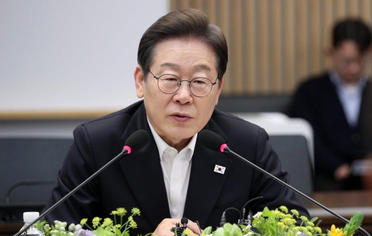 <b>이재명</b> “휴식·<b>재충전</b>·생활비 완화로 직장인 삶의 질 높이겠다”