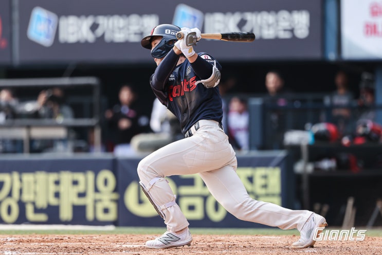 [2025 프로야구] 롯데 신 스틸러 전민재의 예상치 못한 <b>헤드샷</b>... 