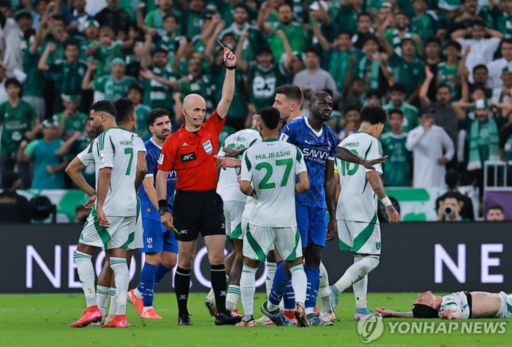 광주 대파했던 알 힐랄 3-1 충격패, 알 아흘리 피르미누 앞세워 ACLE 결승 진출 광주 대파했던 알 힐랄 3-1 충격패, 알 아흘리 피르미누 앞세워 ACLE 결승 진출