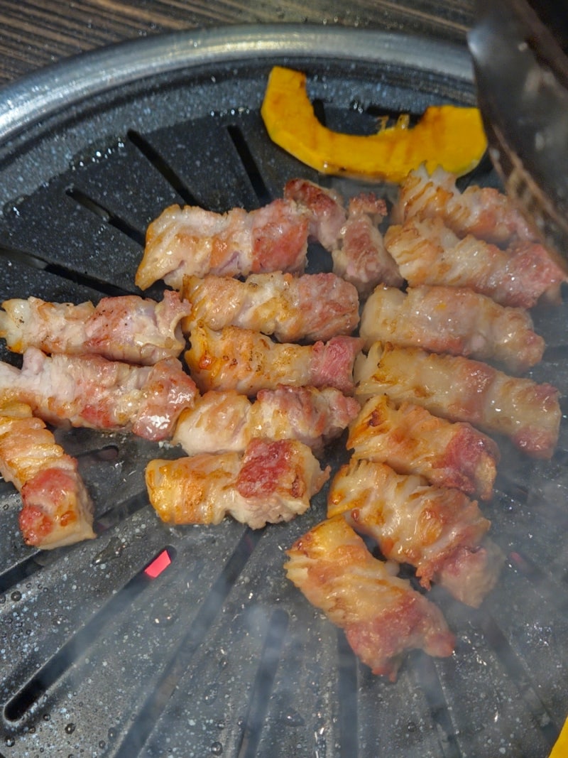 청주 율량동 맛집 철이네꽃삼겹 숙성 고기집 가족모임 주차가능
