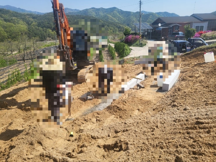  2025년 김천시 부항면 비석4조 상석1조 잔디및 묘목조성 가족묘지조성공사 고인돌장의사 #김천윤달 #구미윤달 #선산윤달 #상주윤달 #성주윤달 #이하늘장사 #납골당 #손없는날