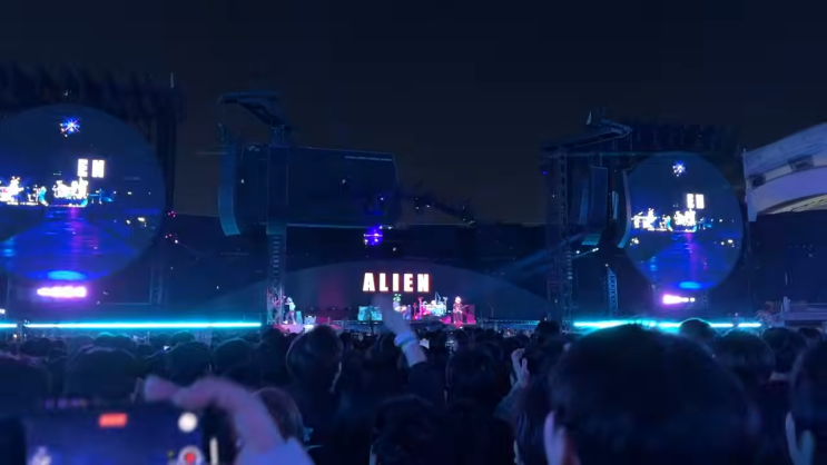 Everyone is an alien somewhere이라는 문구가 불편한(feat. 콜드플레이) Everyone is an alien somewhere이라는 문구가 불편한(feat. 콜드플레이)
