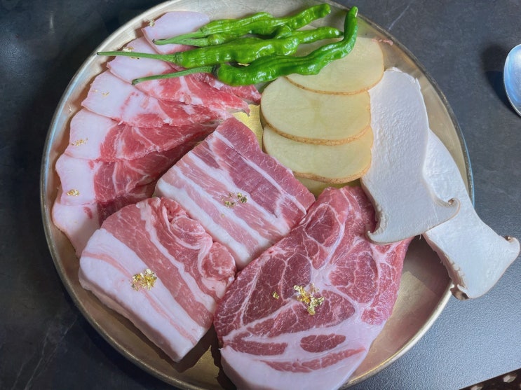  강릉 맛집, 푸짐한 삼겹살을 즐길 수 있는 강릉고깃집 금돈!