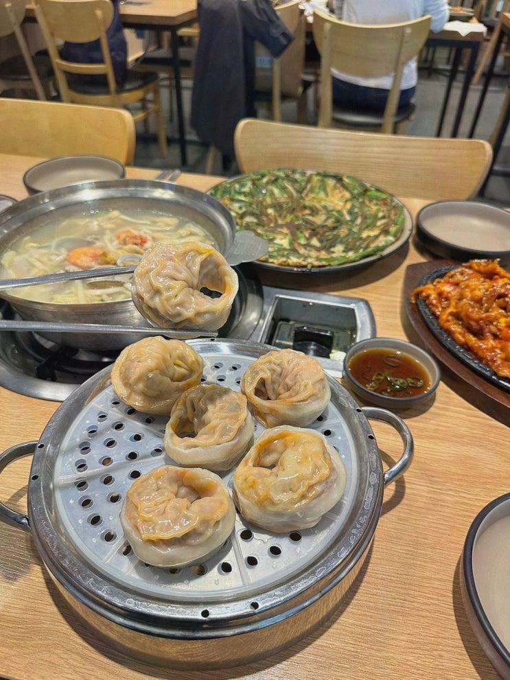  깔끔한 국물과 푸짐한 메뉴가 있는 서현맛집, 팔당원조칼제비 서현점