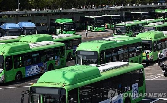 <b>서울 버스</b> 노사 협상 결렬, 일단 파업 아닌 '<b>준법투쟁</b>, <b>준법</b>운행'