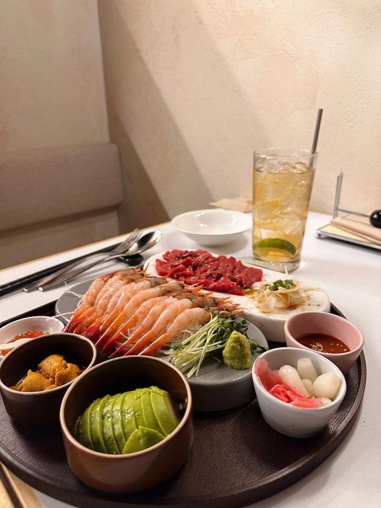  압구정 도산공원 맛집 이롭도산, 데이트 코스 추천!