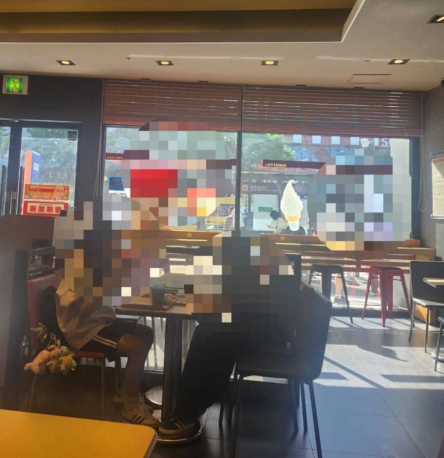 롯데리아 광주오치점 사진 2