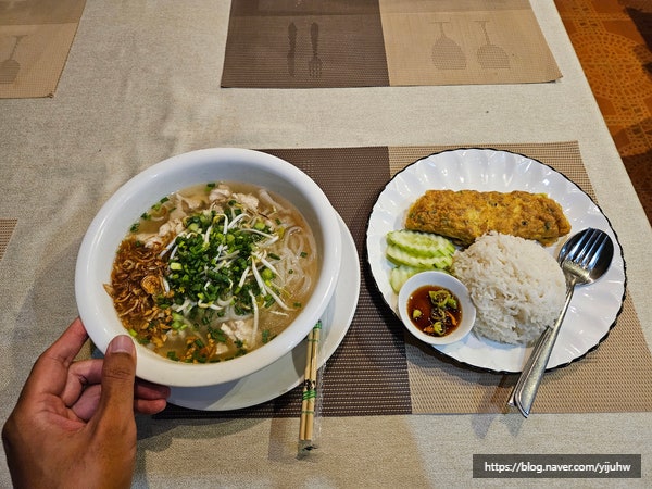  라오스 맛집 Vela 방비엥 로컬 레스토랑