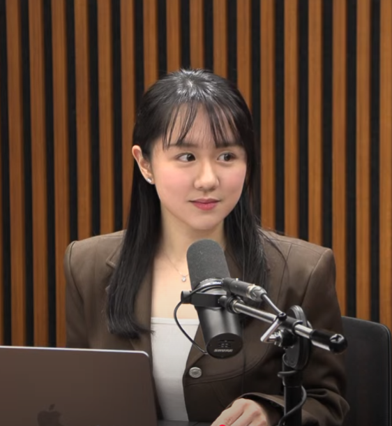  뉴스공장 최서영PD 의상 협찬 들어왔네요.