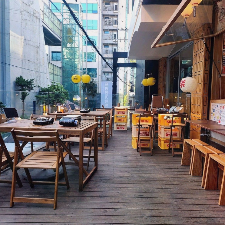  [육회천지 신사점] 신선한 육사시미와 함께하는 강남술집