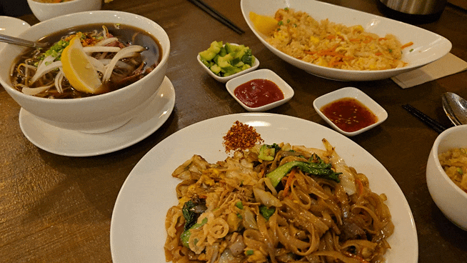  부산 사하구 하단 태국 음식 맛집 어밤부 – 이국적인 분위기에서 즐기는 정통 팟타이와 쌀국수