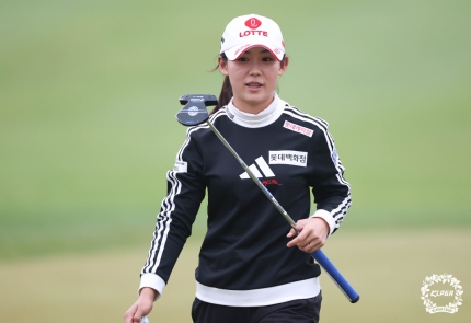 제47회 <b>KLPGA 챔피언십</b> 1라운드 단독 선두 <b>황유민</b>