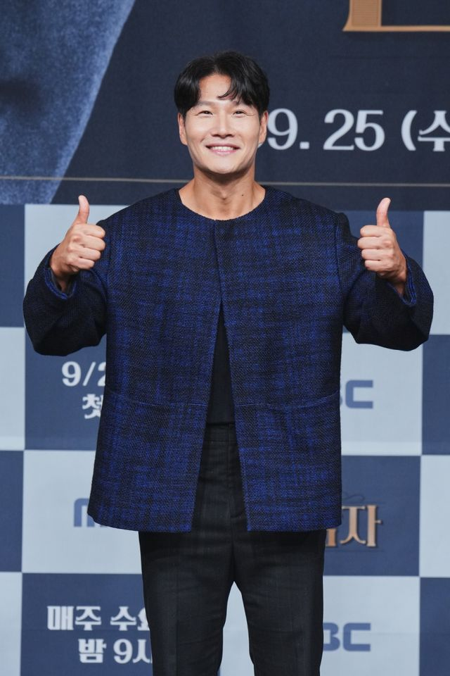  [왓IS] 김종국, 62억 원에 논현동 고급 빌라 매입... 전액 현금 추정