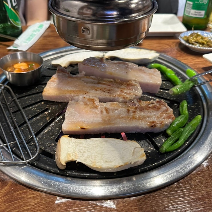  걷다가 들어가게 된 고기 구워주는 광화문역 고기맛집 동락돼지 생삼겹살 이베리코갈비살 계란찜 리뷰.