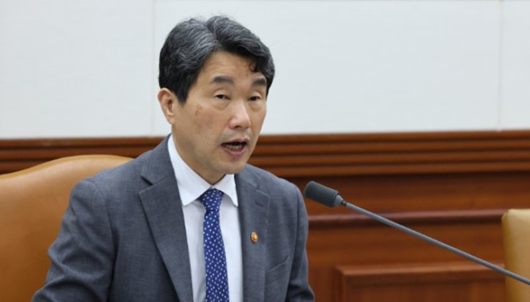 <b>이주호</b> 대통령 <b>권한대행</b> 업무 시작…"<b>국정</b> 공백 없게 최선... 