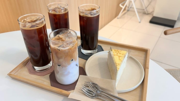  [내돈내산] 상동역 후기 좋은 디저트 카페 <부온디> 방문|연예인 방문 싸인이 많았던 부천 상동 예쁜카페|쓴 아메리카노와 덜 녹은 냉동크레이프 케이크|생각보다 아쉬웠던 상세후기