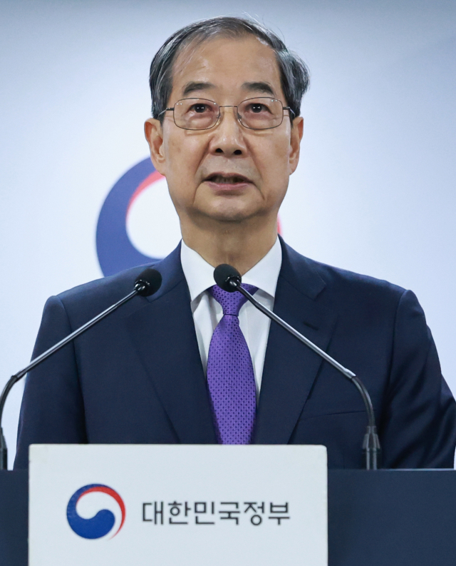 한덕수·최상목 동시 사퇴…초유의 '이주호 대대대행' 체제로 한덕수·최상목 동시 사퇴…초유의 '이주호 대대대행' 체제로