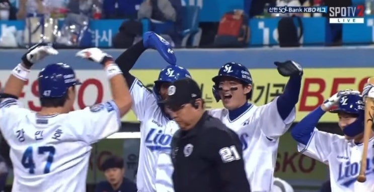 삼싱라이온즈 <b>강민호</b> KBO 최초 2400경기 출장 쐐기 3점홈런