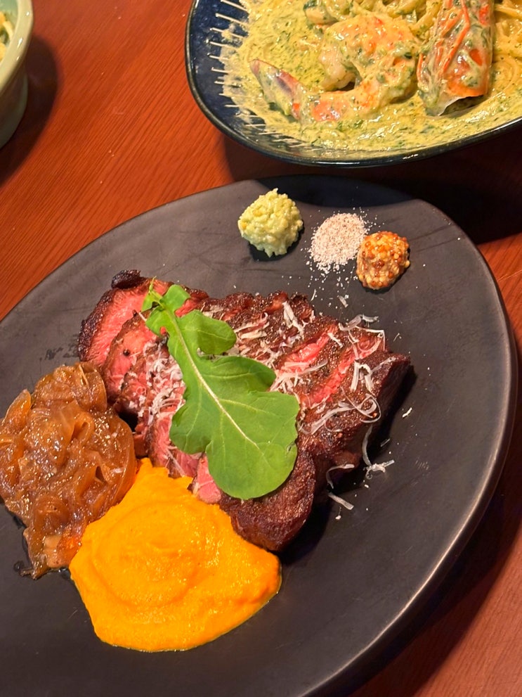 [잠실/송리단길]주말석촌호수 데이트 맛집 다이닝펍하영(Feet. 수비드스테이크, 시금치새우파스타,  위스키 아이스크림)!