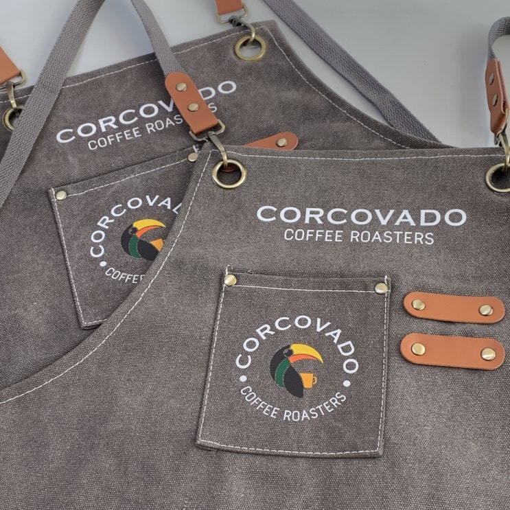  CORCOVADO 커피 로스터스 앞치마 제작｜카페 유니폼 맞춤 프린팅