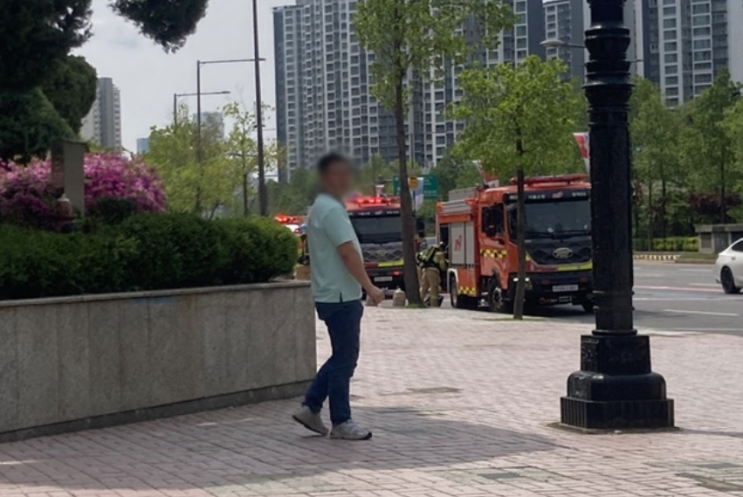 (속보) 서울 <b>잠실 롯데</b>월드 내 <b>롯데마트 화재</b> 발생, 소방당국... 