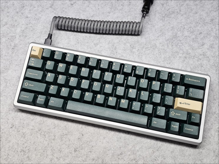  GMK 브리티시 레이싱 그린 R2 알파킷 사용 후기