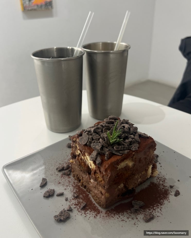  초코바나나 티라미수 강남역 근처 카페 맛집 셀렉티드닉스