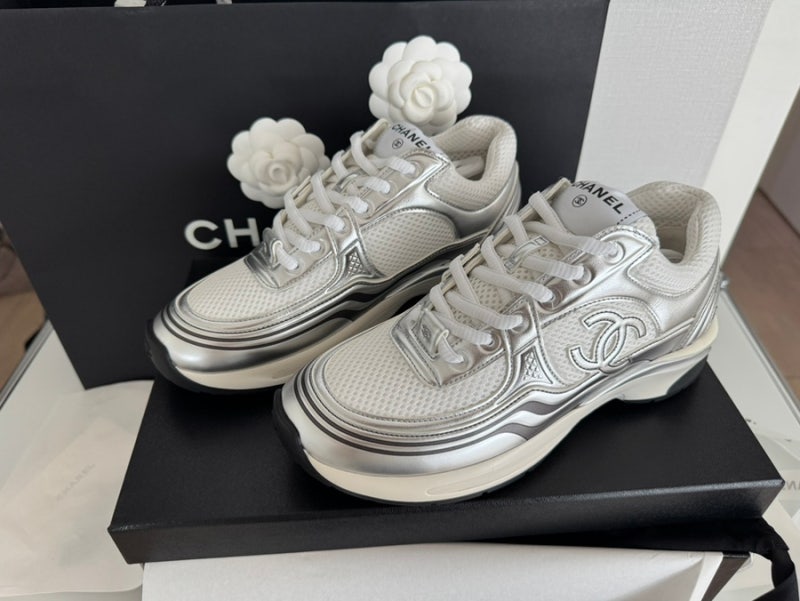 [CHANEL] 샤넬 샤식스 스니커즈 화이트 실버 후기｜235 vs 240 사이즈 팁