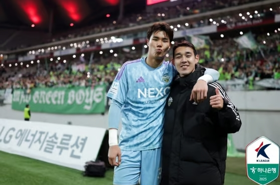 전북현대, '전설매치' FC서울 1-0 제압! 송민규 결승골로 3연승. 4만 8천 최다 관중, 8년째 '상암 무패' 2위 전북현대, '전설매치' FC서울 1-0 제압! 송민규 결승골로 3연승. 4만 8천 최다 관중, 8년째 '상암 무패' 2위