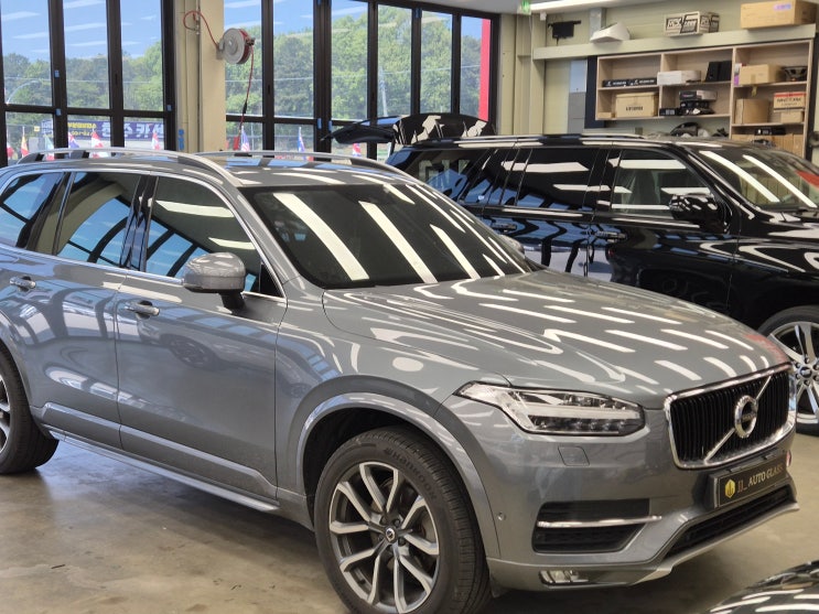  볼보 XC90 자동차유리파손 교환수리와 전체썬팅재작업교환(글라스틴트선셋썬팅)