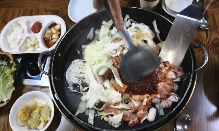  아침고요수목원 가는 길에 맛있는  닭갈비[밤나무집춘천닭갈비]