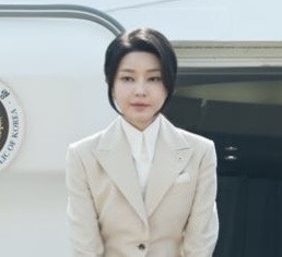 “건진법사 <b>게이트</b>: 김건희 여사와 <b>통일교</b>의 얽힌 <b>의혹</b>들”