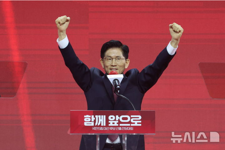 ️ 김문수, 국민의힘 대선후보 선출! 개헌·보수 빅텐트 본격화 전략 분석(한덕수·이준석·이낙연) ️ 김문수, 국민의힘 대선후보 선출! 개헌·보수 빅텐트 본격화 전략 분석(한덕수·이준석·이낙연)