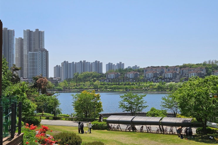  2025 04 수원 광교 호수 공원 산책, 피크닉_책 발전소_아우어_원천호수 산책로, 공영 주차